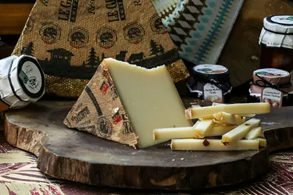 Сыр Грюйер Резерв «Margot Fromages»